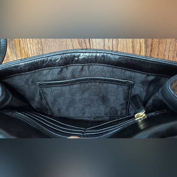 Michael Kors Leather Susannah Lock Clutch Crossbody Black - Picture 13 of 14